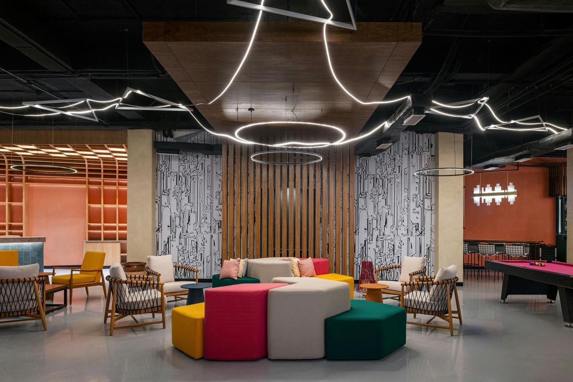 Hotel Renovated Aloft 4*