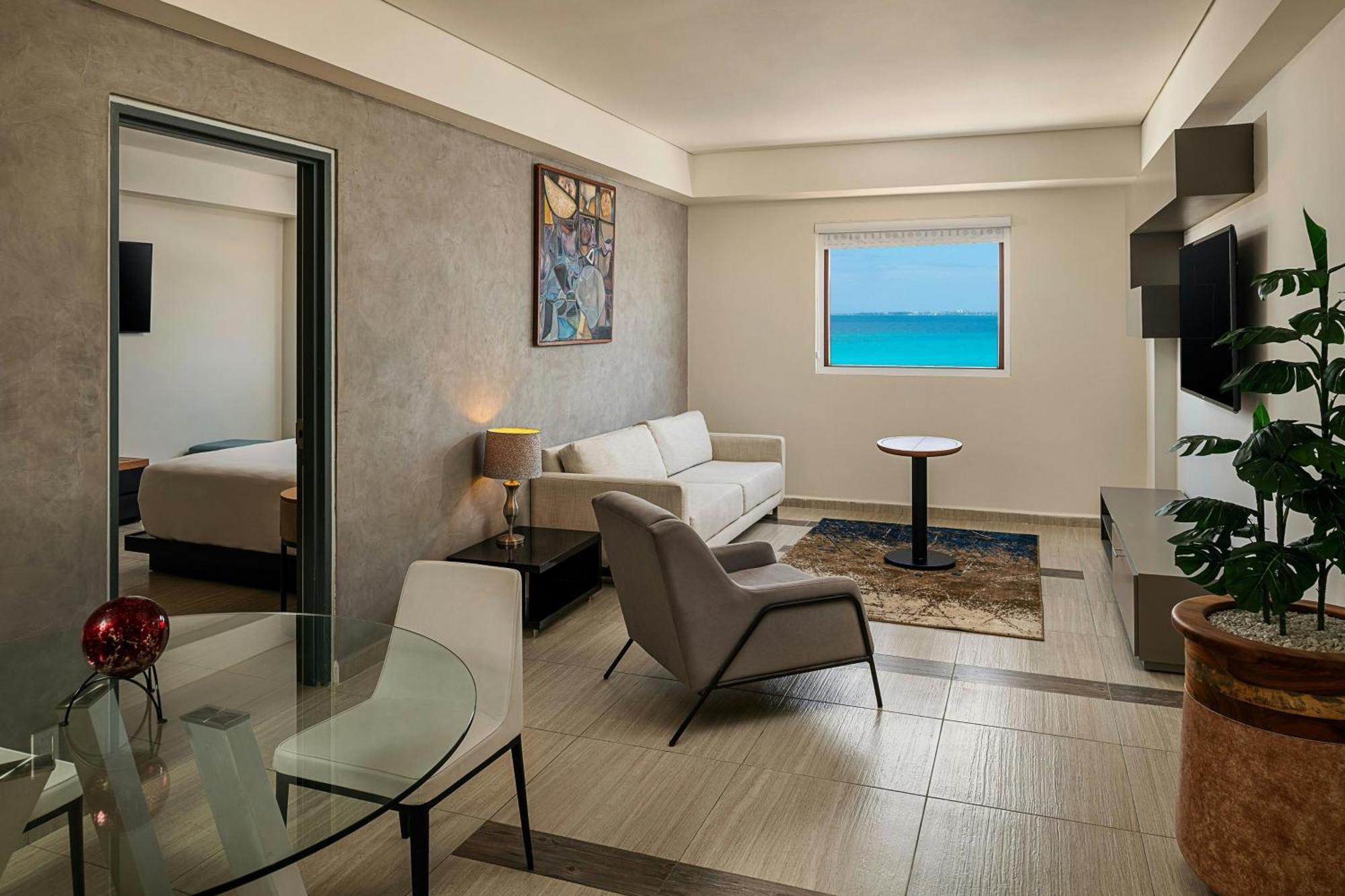 Renovated Aloft 4* Cancun